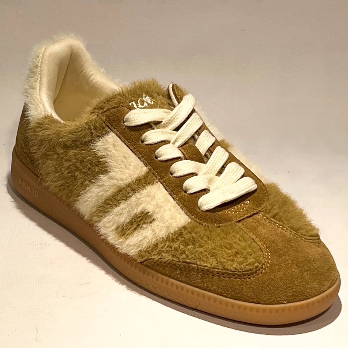 Mohair M103 1 Back 70 Mohair M103