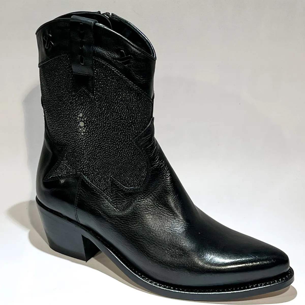 43513 1 Cordwainer Cordwainer 43513