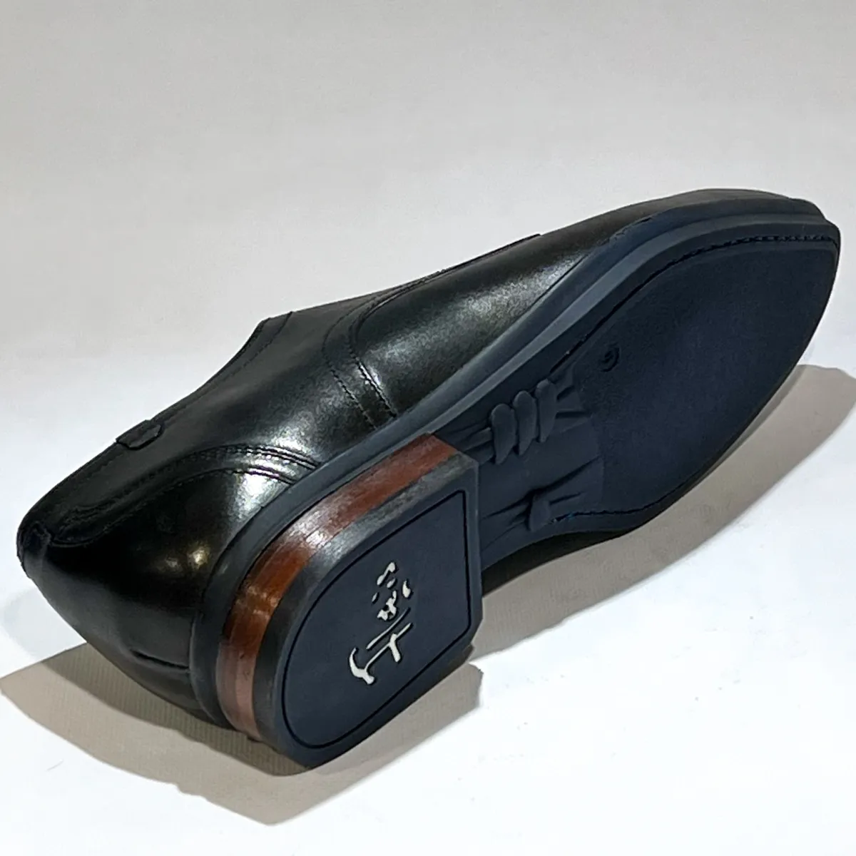 SFM-30324-10-01 De Mosser 04.02 3 Floris van Bommel Floris van Bommel SFM-30324-10-01 De Mosser 04.02