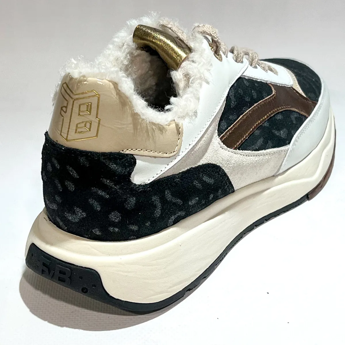 SFW-10138-60-01 Suvi 02.10 White 2 Floris van Bommel Floris van Bommel SFW-10138-60-01 Suvi 02.10 White