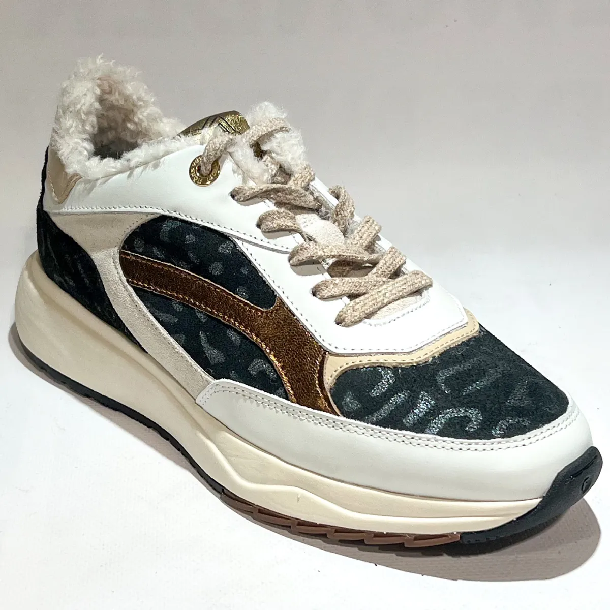 SFW-10138-60-01 Suvi 02.10 White 1 Floris van Bommel Floris van Bommel SFW-10138-60-01 Suvi 02.10 White