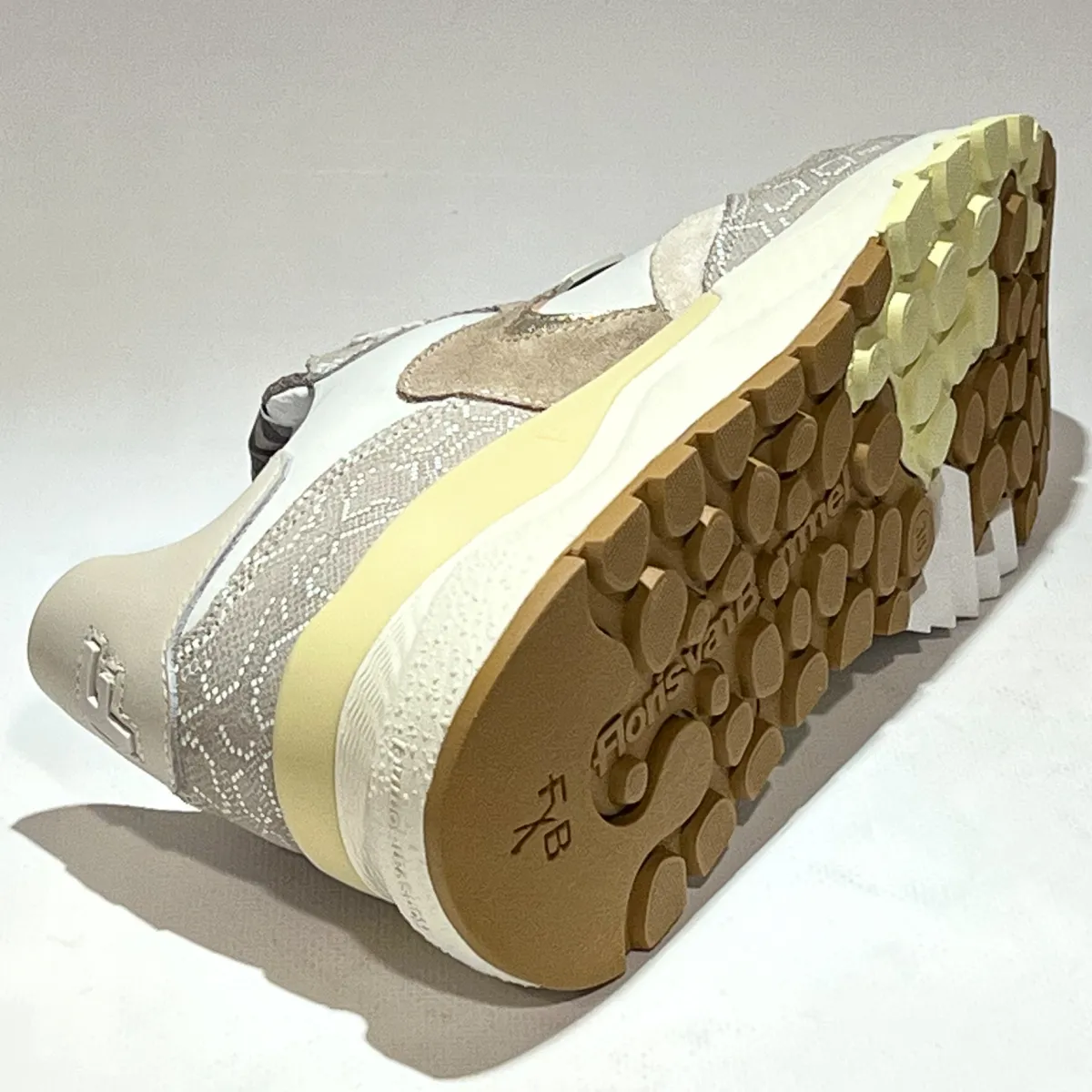 SFW-10164-34-01 Treni 02.00 Taupe 3 Floris van Bommel Floris van Bommel SFW-10164-34-01 Treni 02.00 Taupe