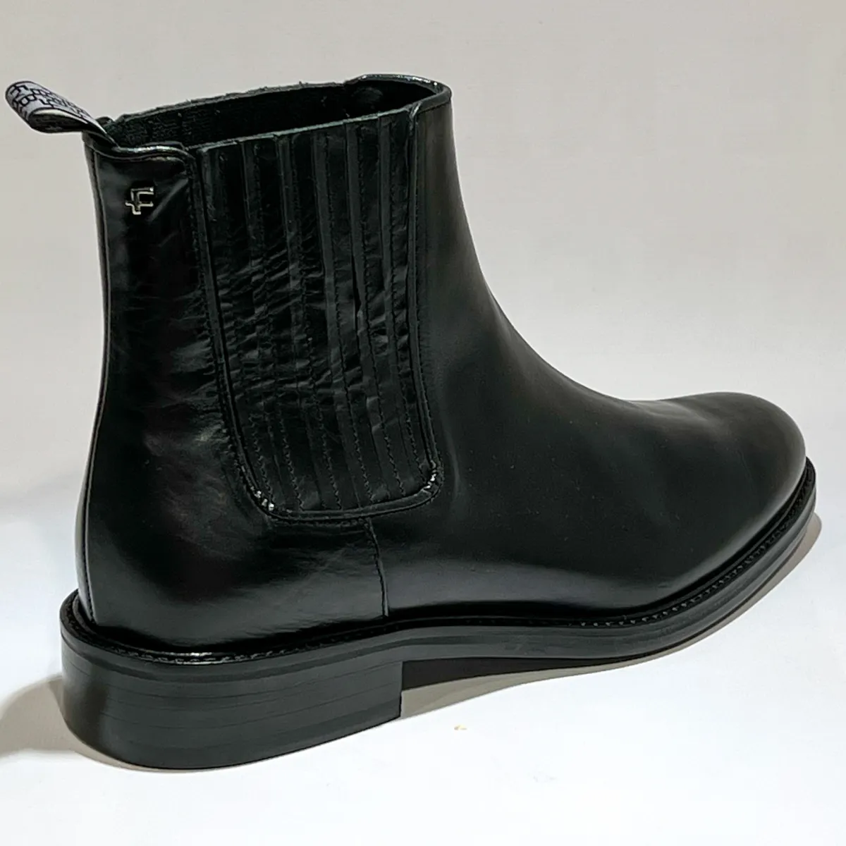 SFW-50045-10-01 2 Floris van Bommel Floris van Bommel SFW-50045-10-01