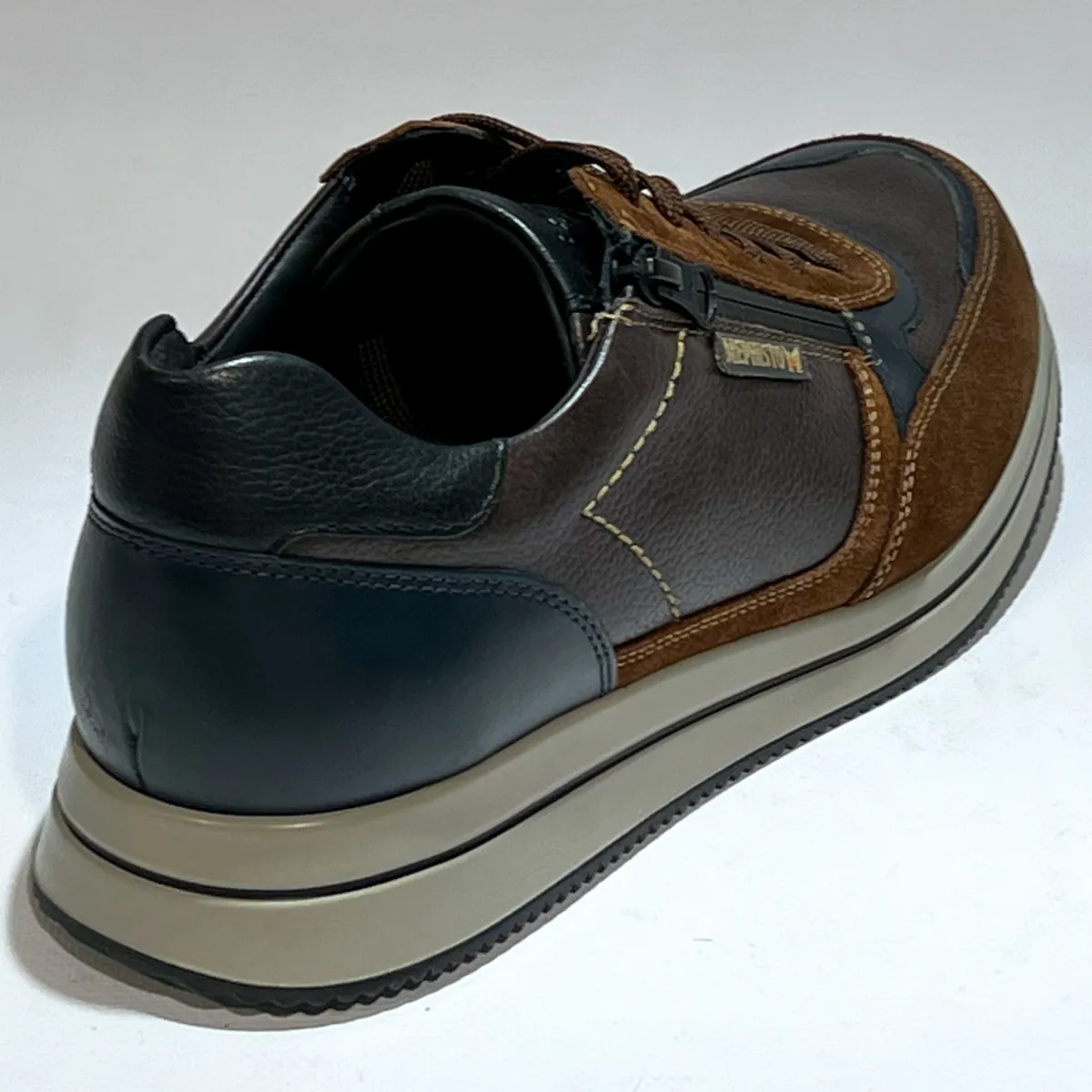Gilford 2 Mephisto Mephisto Gilford